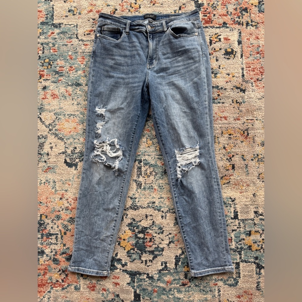 Judy Blue Distressed Boyfriend Fit Jeans
Size 13/31